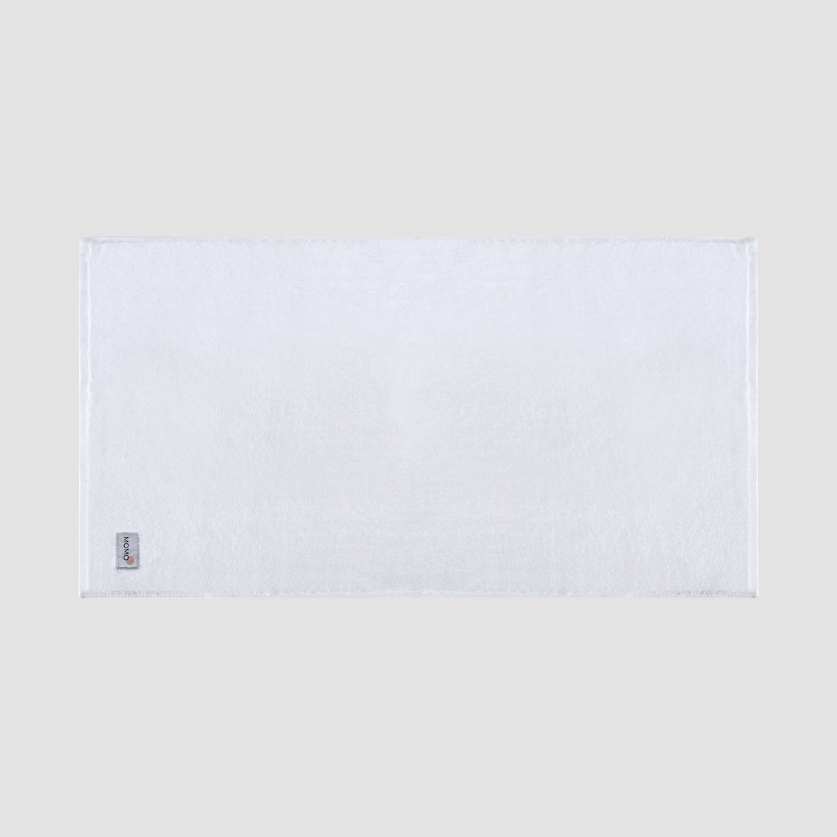 Tapete de banho branco em bambu da Momo Cotton – suave, absorvente, seca rapidamente e sustentável.